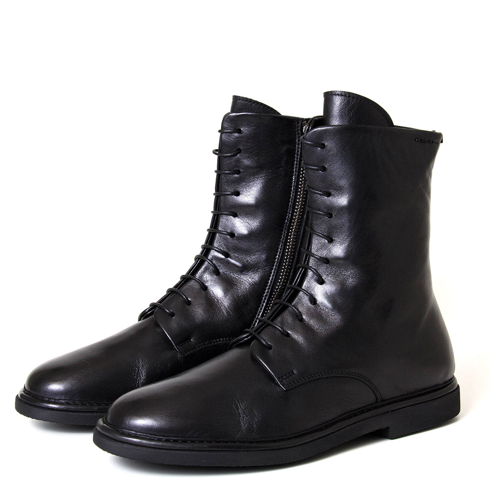 Alexander Hotto 66633 Freya. Women's flat lace-up black leather boot.