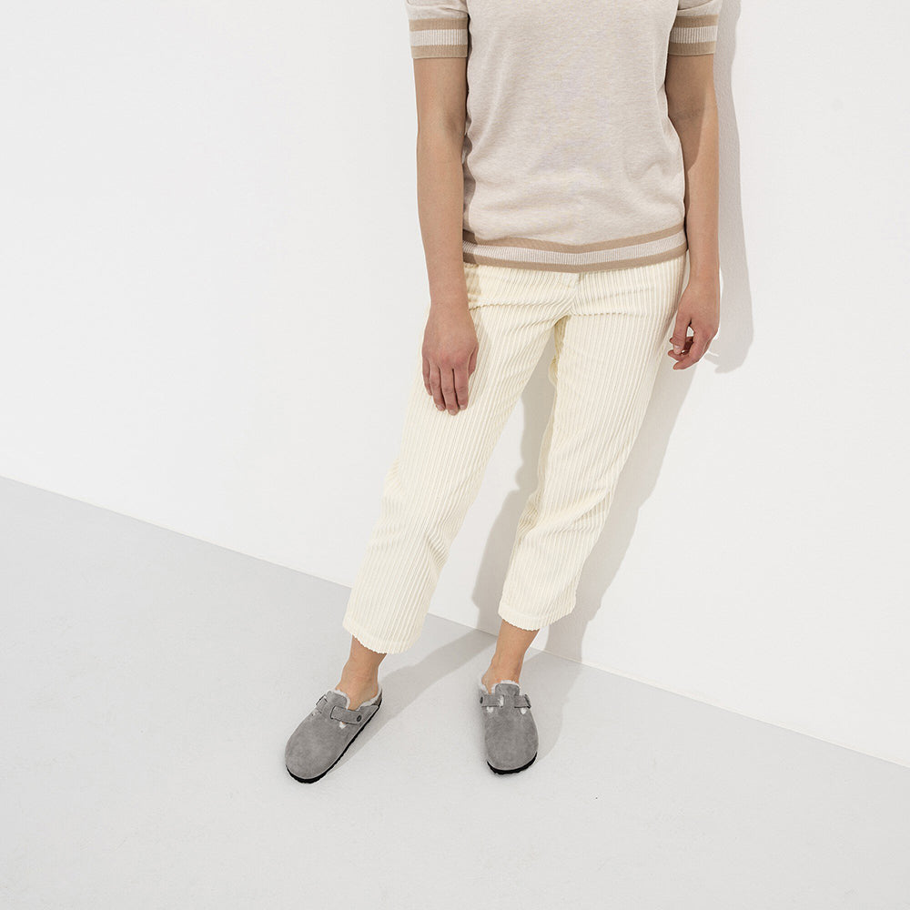 Birkenstock Boston Shearling Clog. Unisex mule in grey suede leather.