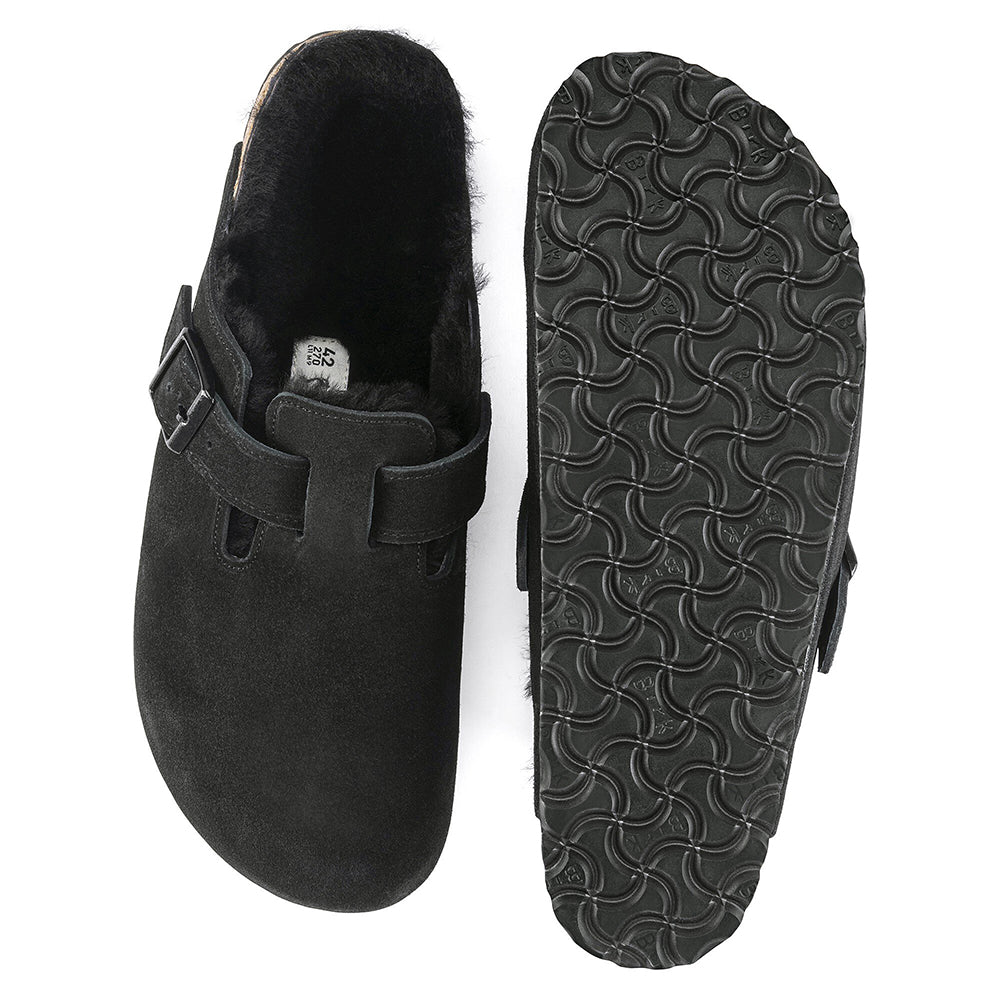Birkenstock Boston Shearling Clog. Unisex mule in black suede leather.