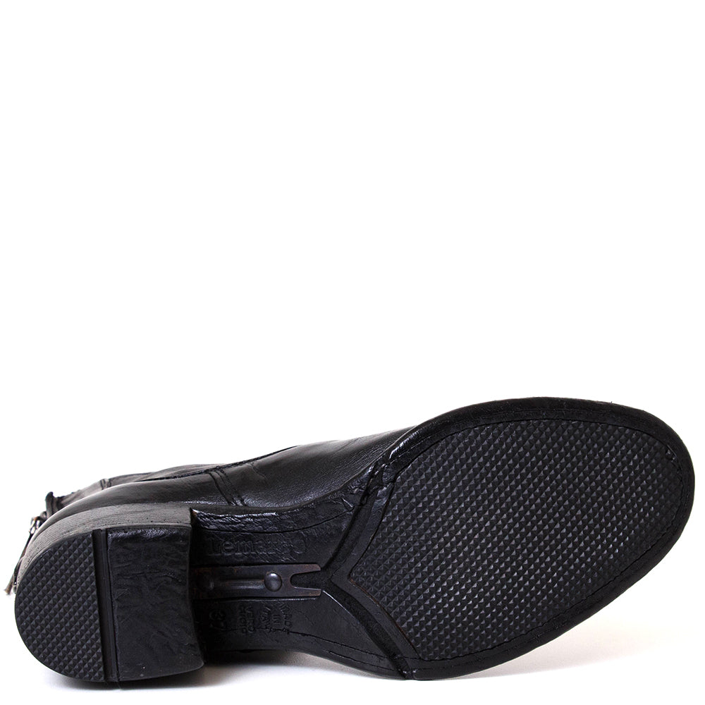 Lemargo Ap06a. Women's heeled ankle boot in black leather. Made in Italy.