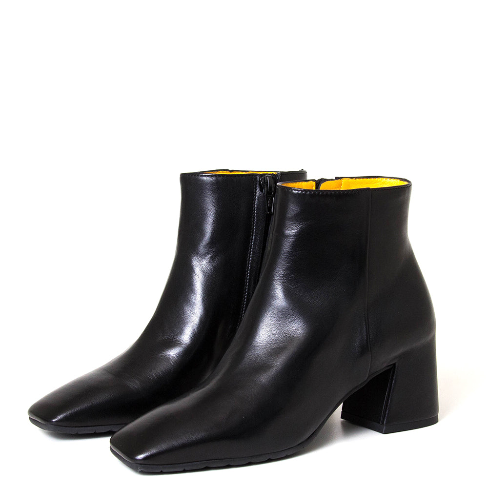 Mara Bini Zaira TR T242. Women's 2¼ inch heel black leather boot.
