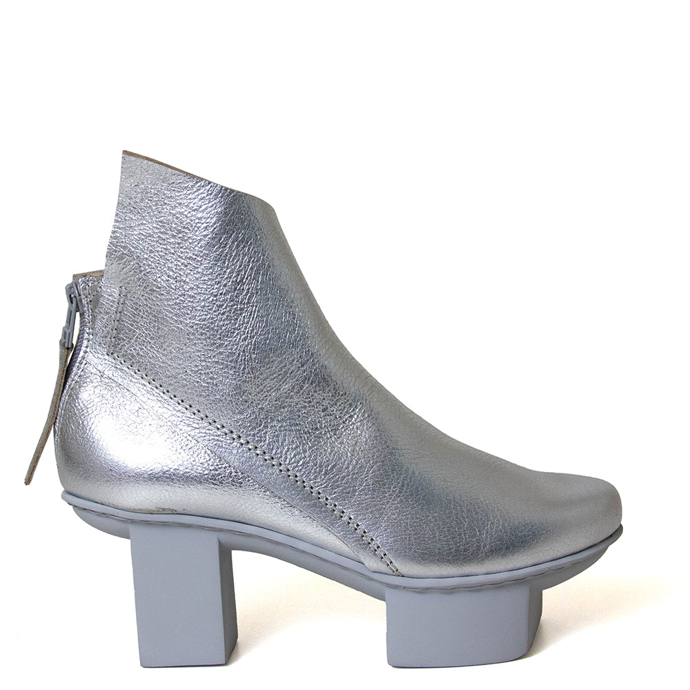 Prospect Women's Platform Leather Ankle Boot, Silver lam / 36 EU Prospect Women's Platform Leather Ankle Boot, Silver lam / 36 EU