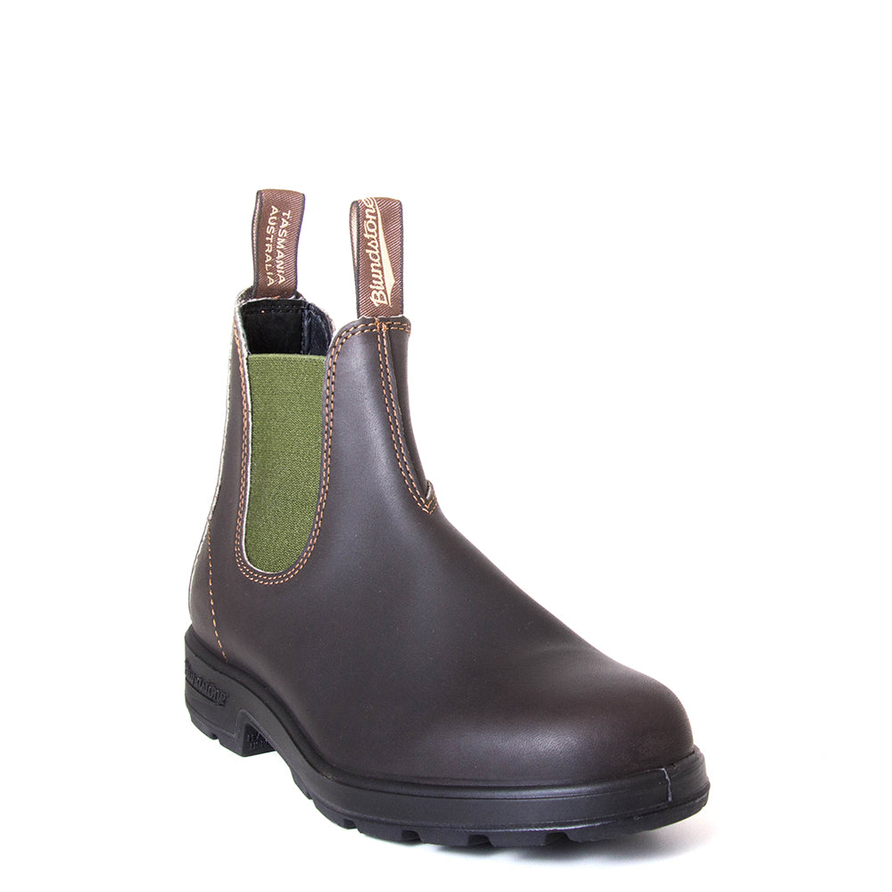 Blundstone Women's 519 Chelsea Boot in Black. Built to last. Durable material, with comfortable shock absorption insole. Rubber sole. 3/4 view.