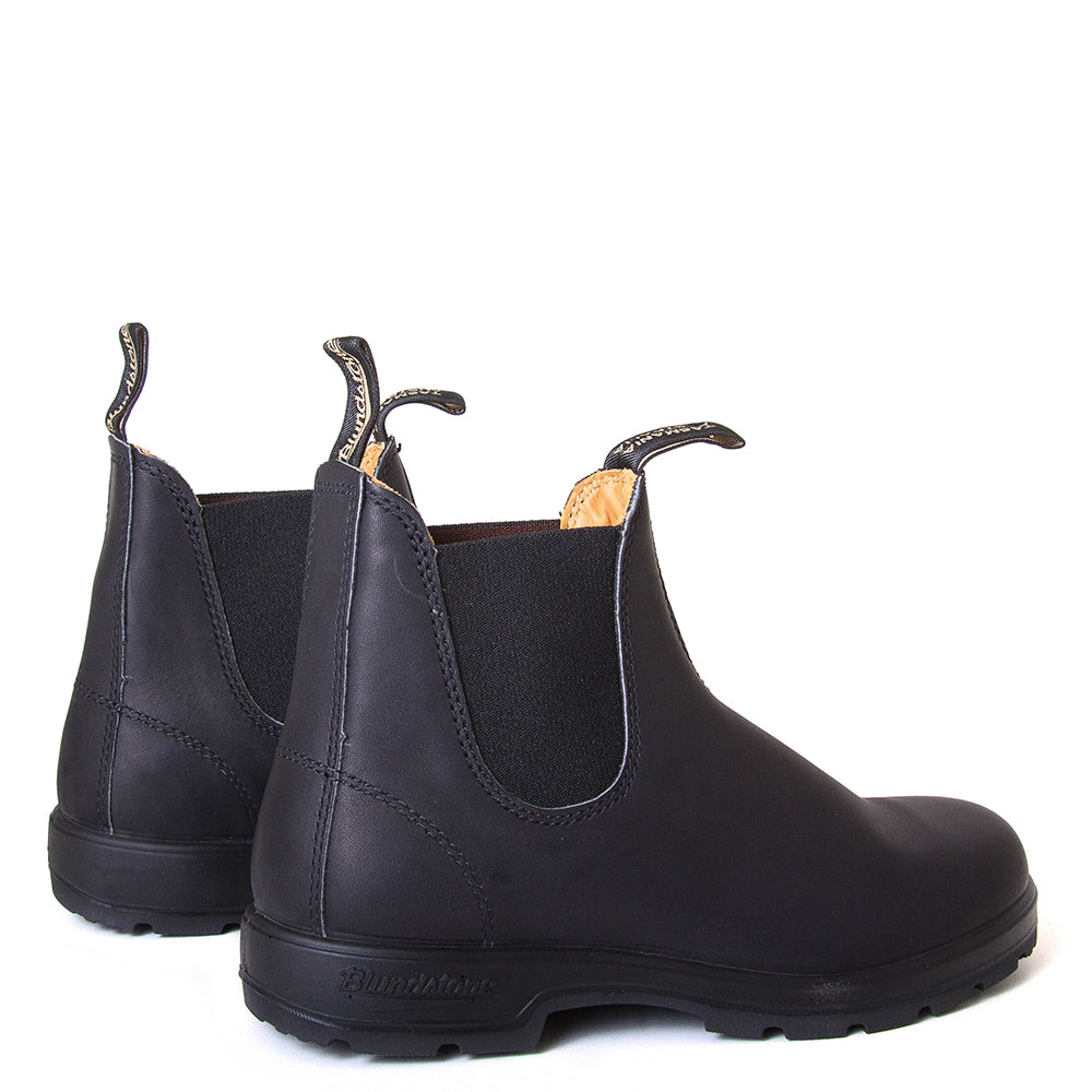 Blundstone Men's 558 Chelsea Boot in Black. Build to last. Durable material, with comfortable shock absorption insole. Rubber sole. Back view, pair.