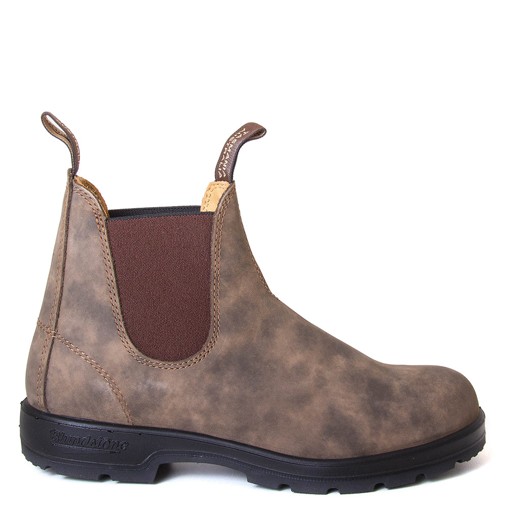 Blundstone Men's 585 Chelsea Boot in Rustic Brown. Built to last. Durable material, with comfortable shock absorption insole. Rubber sole. Side view.