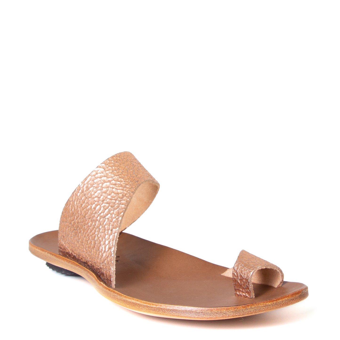 Cydwoq Thong , Hillary Sandal Pink gold leather, single strap and toe ring. Made in California. Front view.