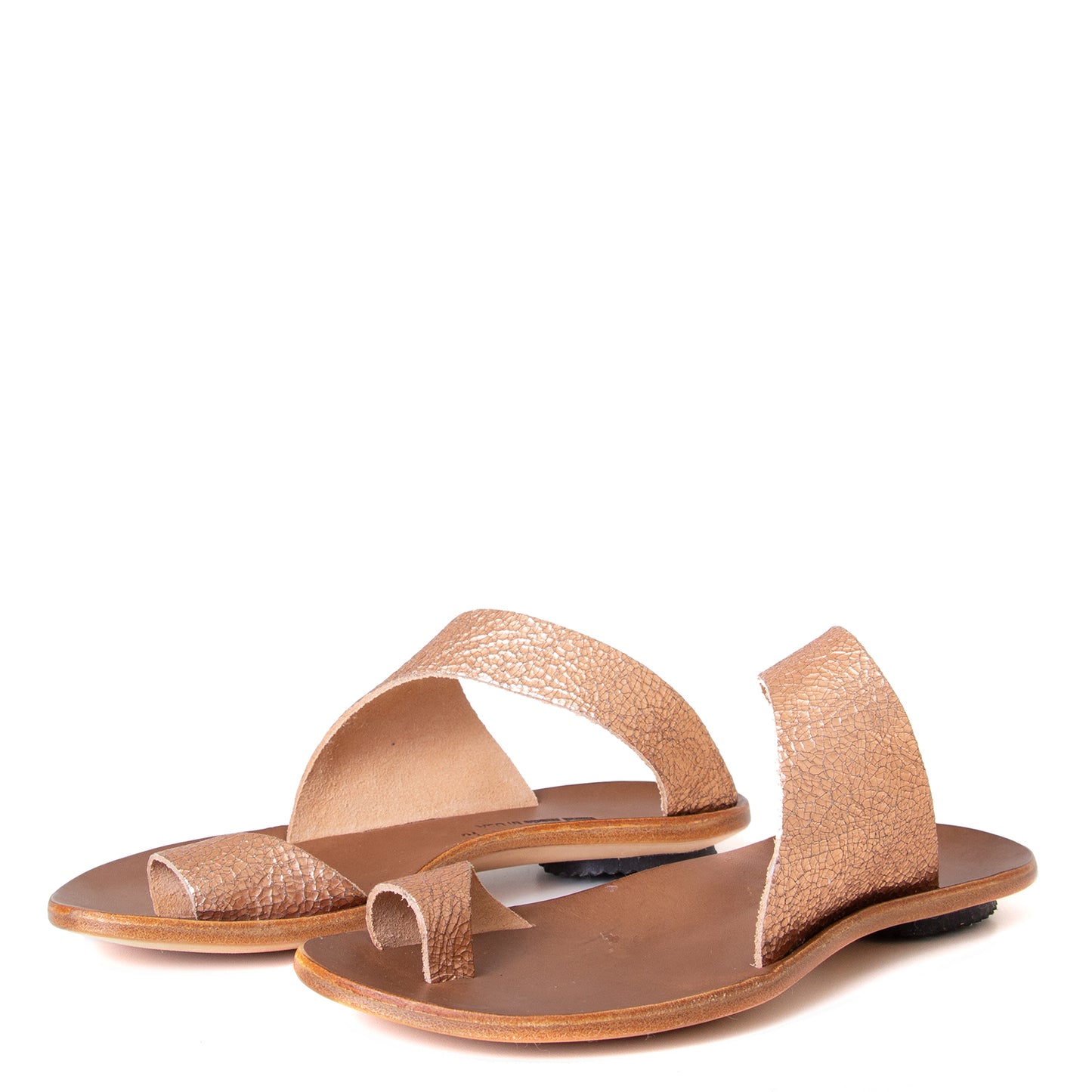 Cydwoq Thong , Hillary Sandal Pink gold leather, single strap and toe ring. Made in California. Front view, pair.