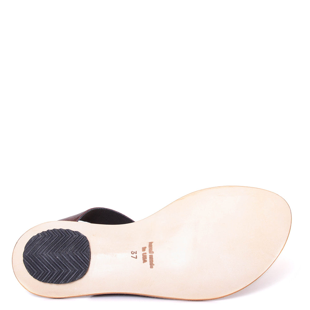 Cydwoq Thong Sandal. Women's purple bronze leather sandal. Made in CA. Cydwoq shoes have sculpted leather soles that mold to the foot for comfort with an embedded metal shank for excellent arch support. Sole view.