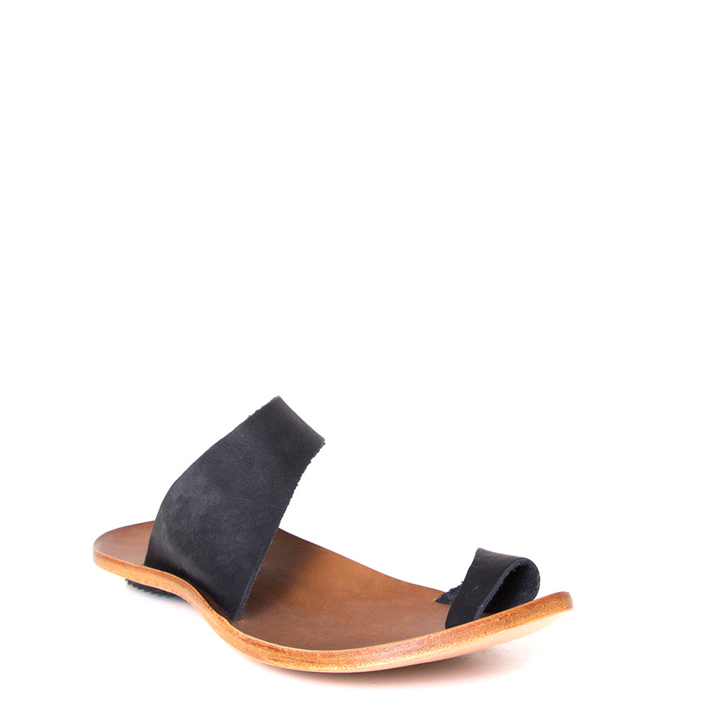 Cydwoq Thong , Hillary Sandal Black leather single strap and toe ring. Made in California. 3/4 front view.