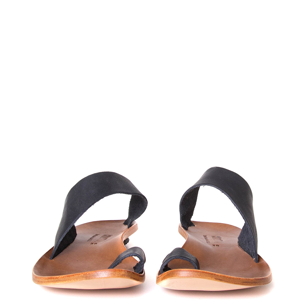 Cydwoq Thong , Hillary Sandal Black leather single strap and toe ring. Made in California. front pair view