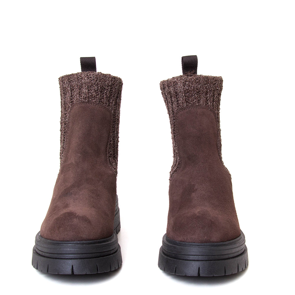 KMB A6237 Zamora. Women's platform Chelsea boot in brown suede leather. 1⅞-inch durable rubber platform. Made in Spain. Front view.