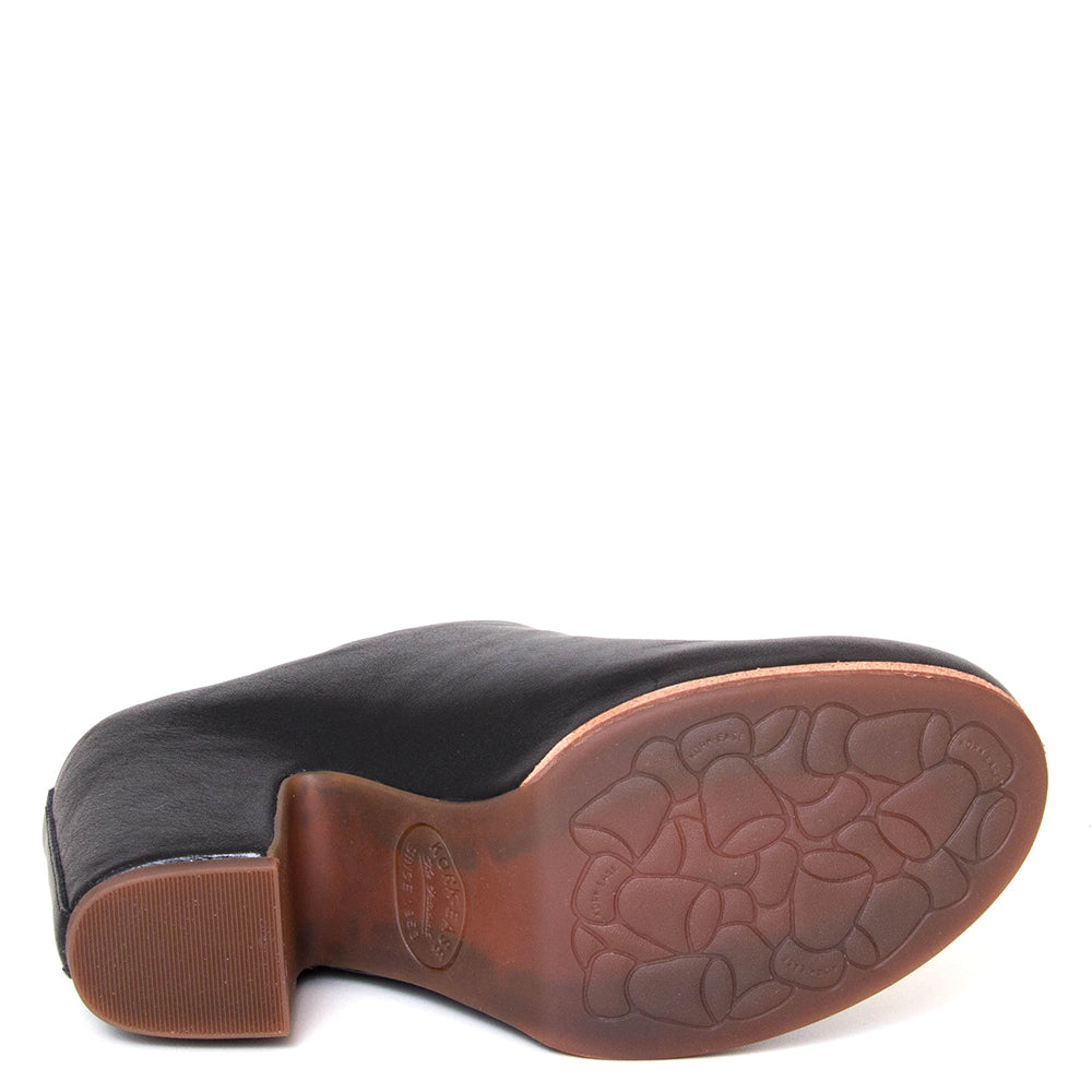 Kork-Ease K66703 Sagano. Women's 4 inch heeled mule in black leather. Sole view.