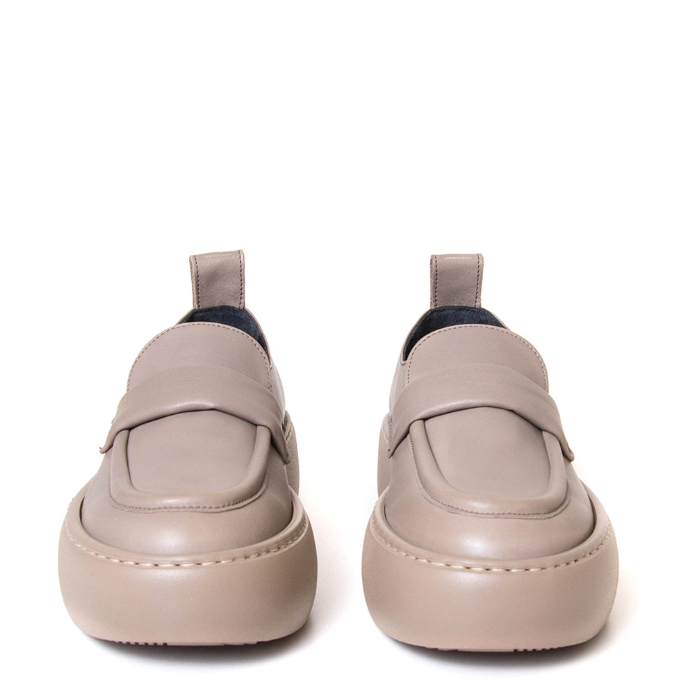 OA non-fashion A66. Women's 2 inch platform loafer in light brown leather. Made in Italy. Front view.