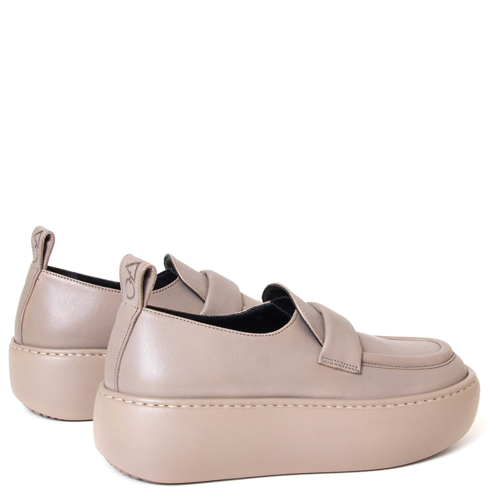 OA non-fashion A66. Women's 2 inch platform loafer in light brown leather. Made in Italy. Back view.