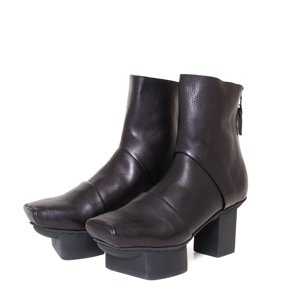 Trippen Challenge. Women's deep black leather platform ankle boot with back zipper, 3-inch rubber heel. 3/4 view.
