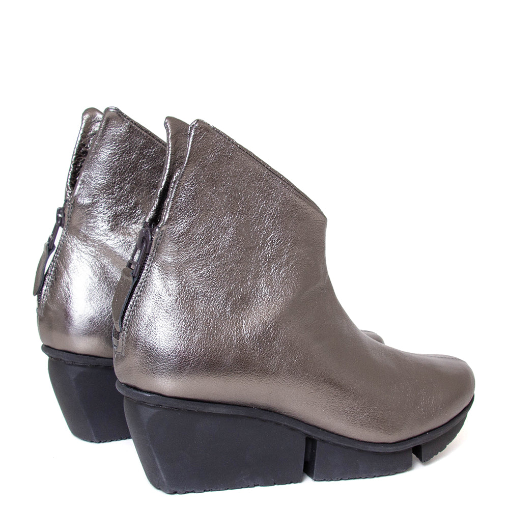 Trippen Hover. Women's platform wedge ankle boot in silver leather. Made in Germany. Back view.