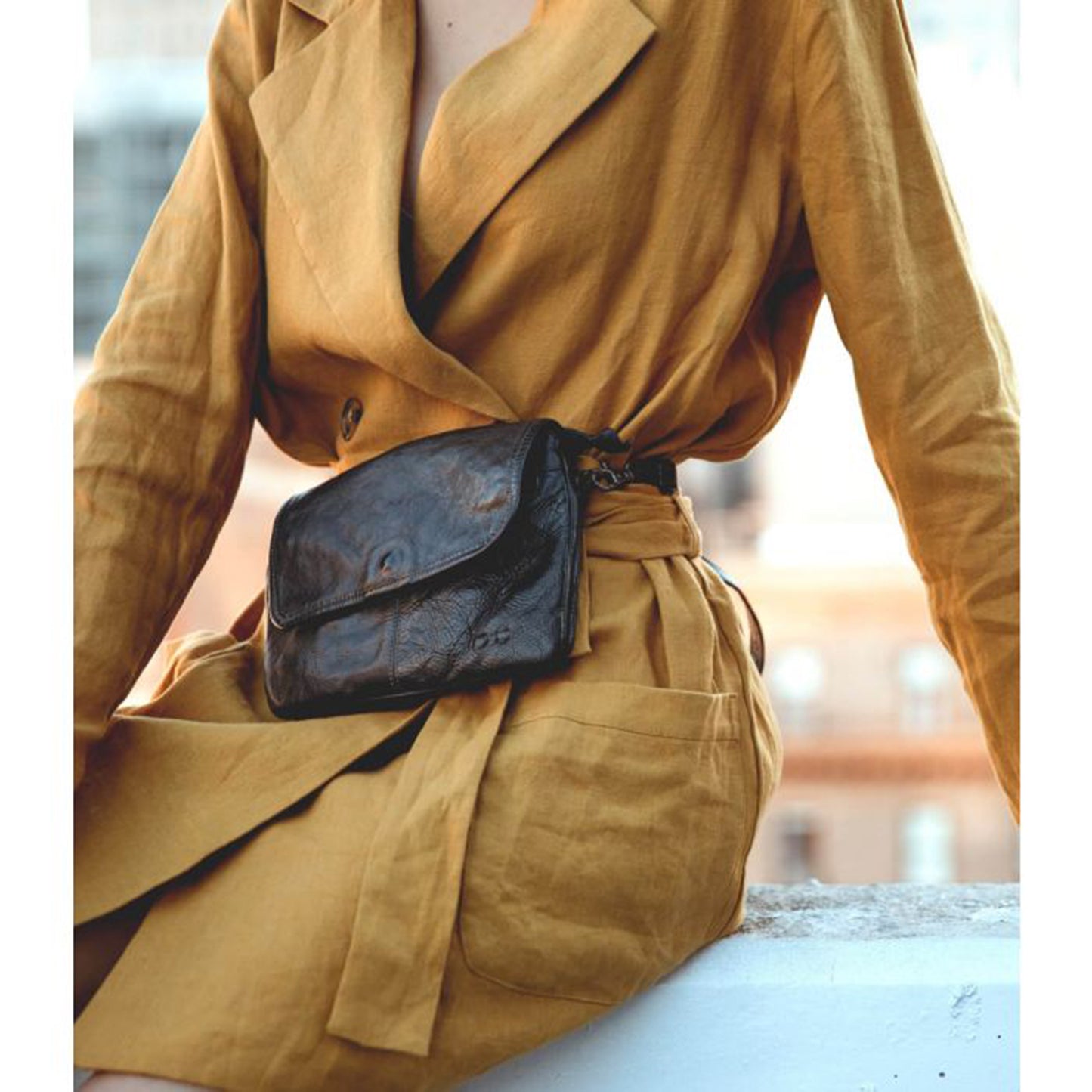 Bed Stu Ziggy. Women's crossbody, shoulder handbag in Black leather. Worn view, with leather strap.