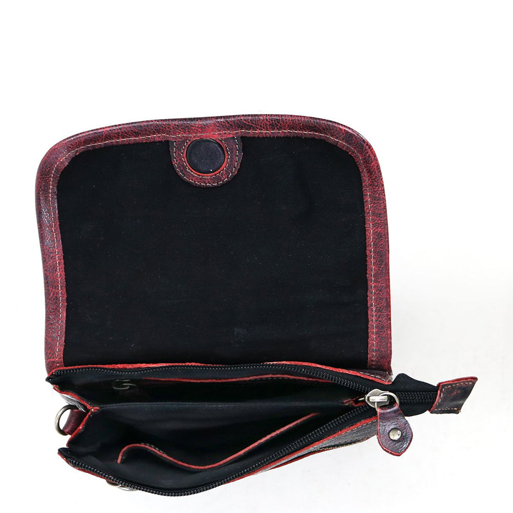 Bed Stu Ziggy. Clutch, crossbody in mixed washed leather with pockets.