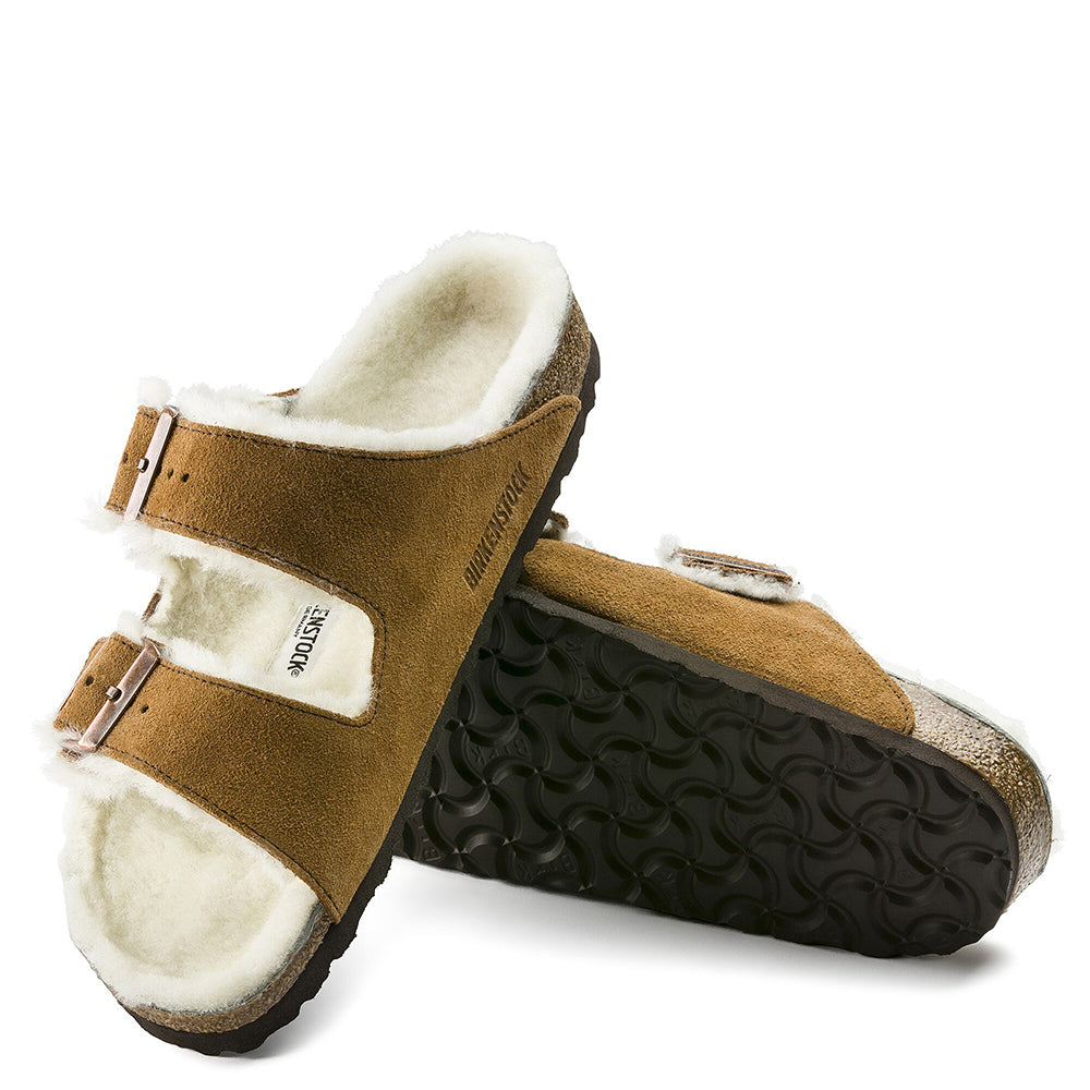 Birkenstock Arizona Shearling. Unisex sandal in mink suede leather.