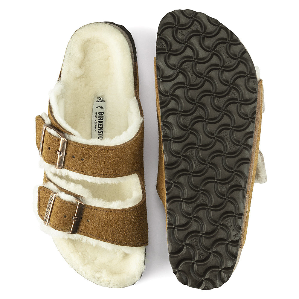 Birkenstock Arizona Shearling. Unisex sandal in mink suede leather.
