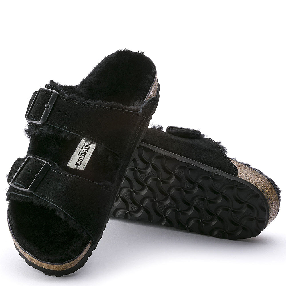 Birkenstock Arizona Shearling. Unisex sandal in black suede leather.