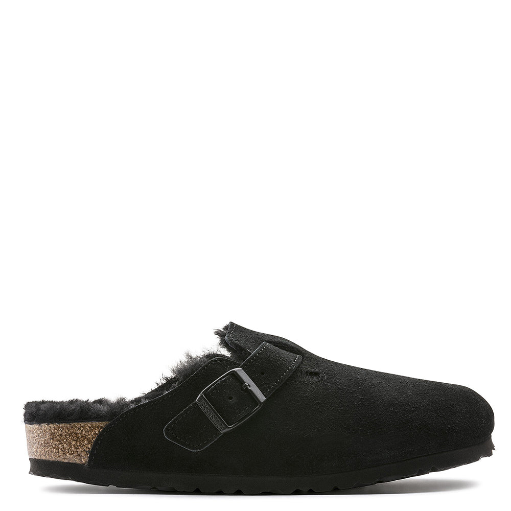 Birkenstock Boston Shearling Clog. Unisex mule in black suede leather.