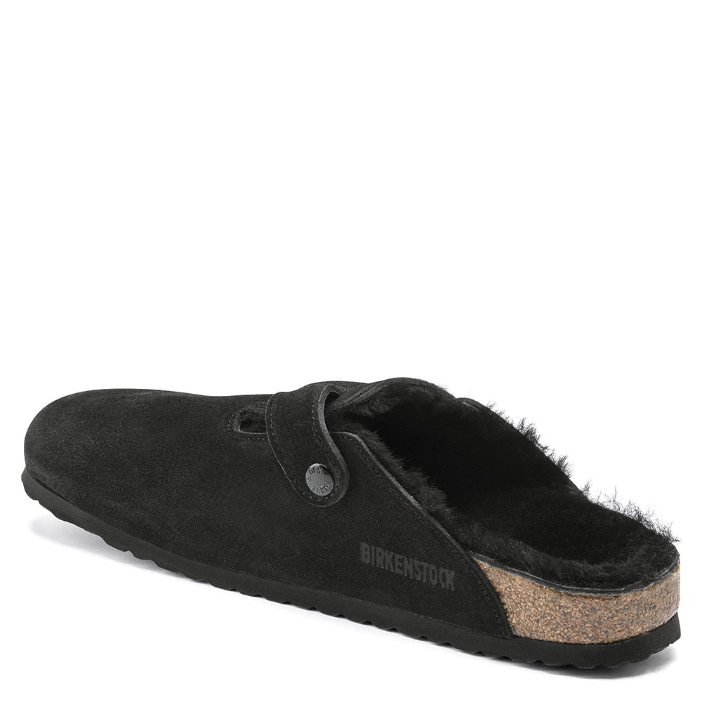 Birkenstock Boston Shearling Clog. Unisex mule in black suede leather.