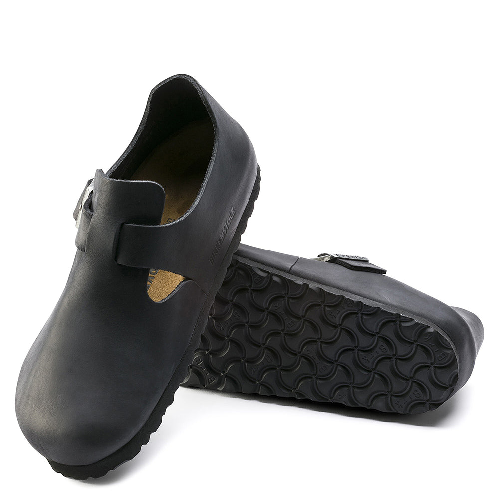 Birkenstock London. Unisex sandal shoe in black oiled leather.