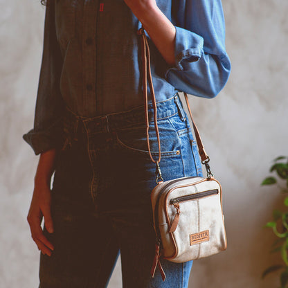 Bed Stu Capture. Women's crossbody bag in washed brown natural leather. Height: 6 inches // Width: 7 inches // Depth 2½ inches