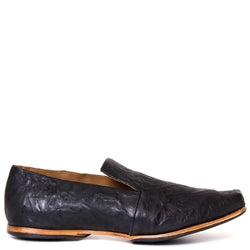 Cydwoq Battens. Women's slip-on shoe in black leather. Made in USA. Side view.