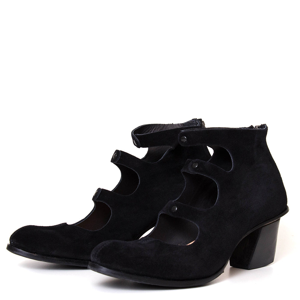 Cydwoq Engage. Women's 2½ inch wooden block heel in black suede. 3/4 view.