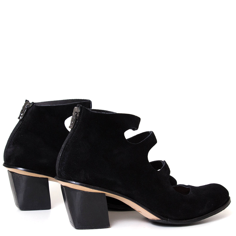 Cydwoq Engage. Women's 2½ inch wooden block heel in black suede. Back view.