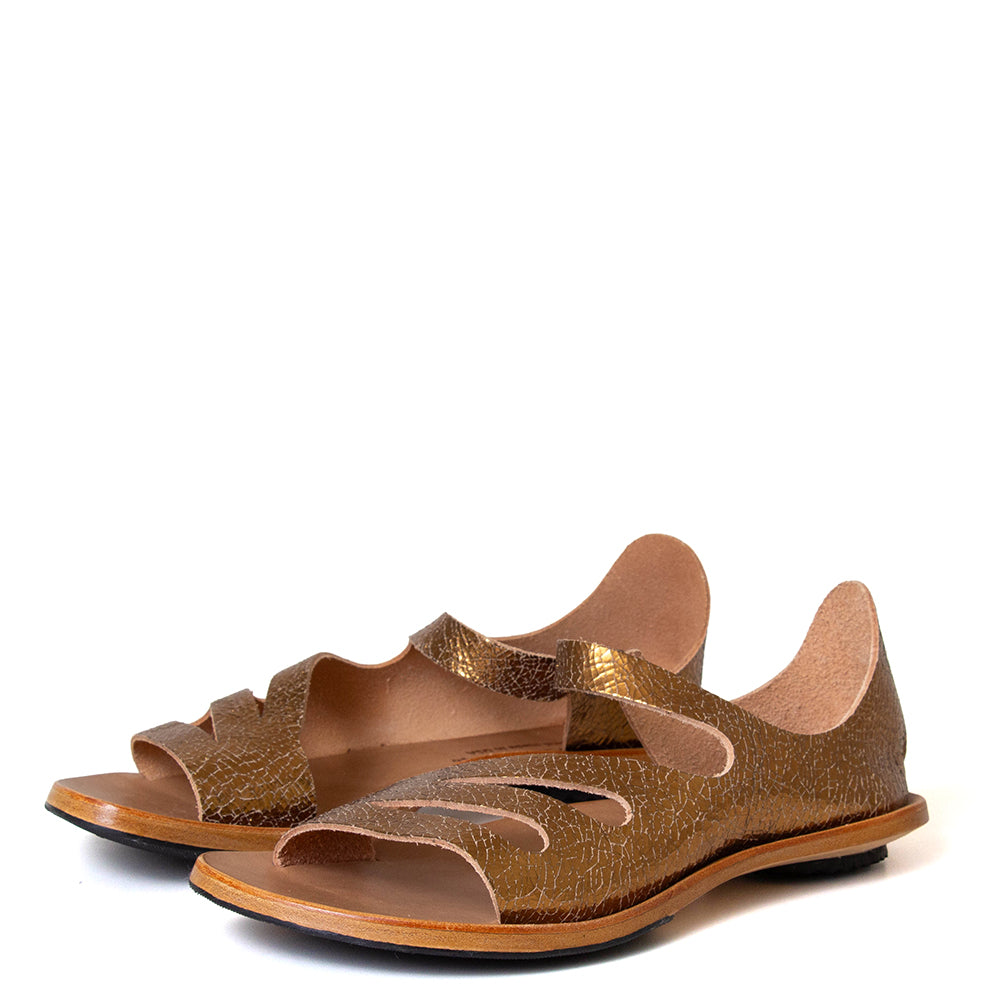 Cydwoq Lynx. Women's bronze leather sculpted leather sole sandal