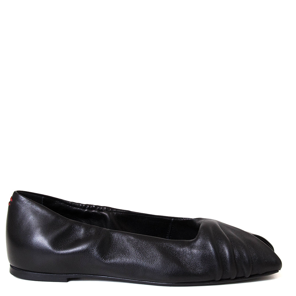 Trippen Again M. Men's laced shoe, black leather upper, flexible