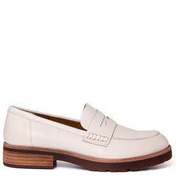 Kork-Ease KE0018701 Carsile. Women's penny loafer in white leather. Side view.