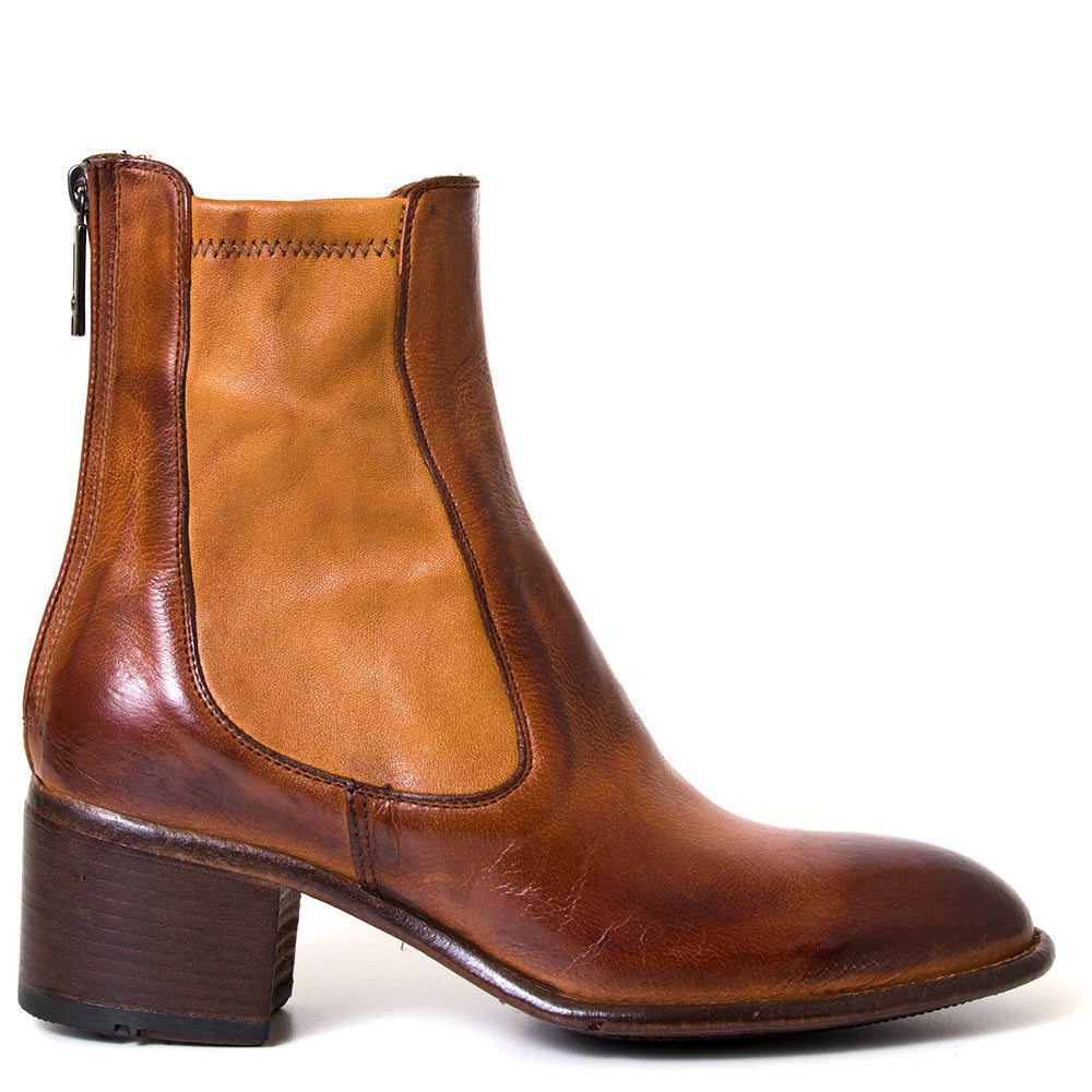 Lemargo Ap06a. Women's heeled ankle boot in cognac leather. Made in Italy. 