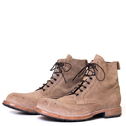 Moma 51307B-SA Brixim. Men's brogue boot in sandy suede leather. 3/4 view.