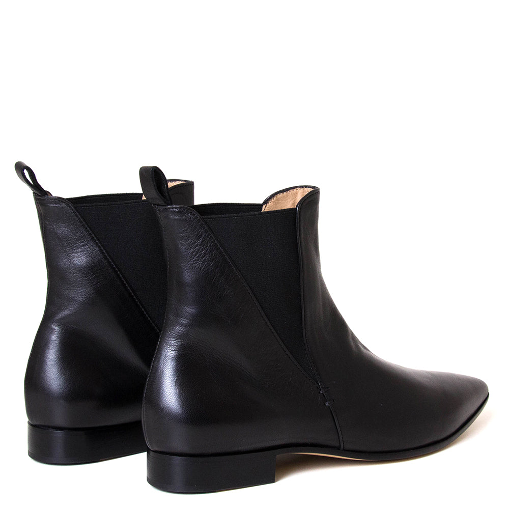 Amia Women's Leather Chelsea Boot