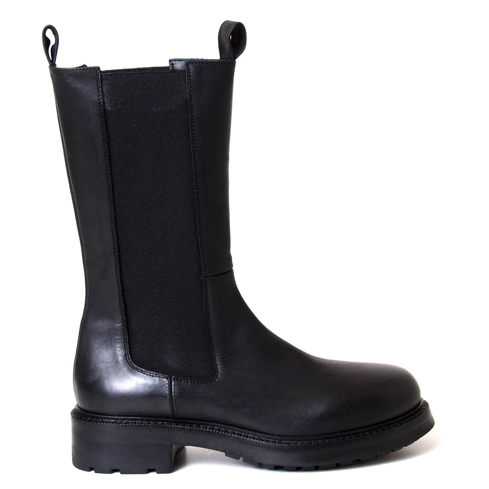 Strategia A5787. Women's 1½ inch heel black leather Chelsea boot. Made in Italy.