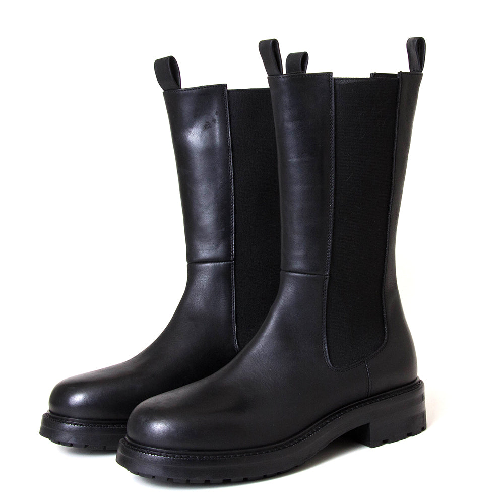 Strategia A5787. Women's 1½ inch heel black leather Chelsea boot. Made in Italy.