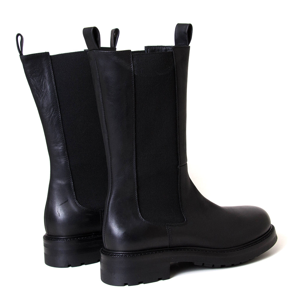 Strategia A5787. Women's 1½ inch heel black leather Chelsea boot. Made in Italy.