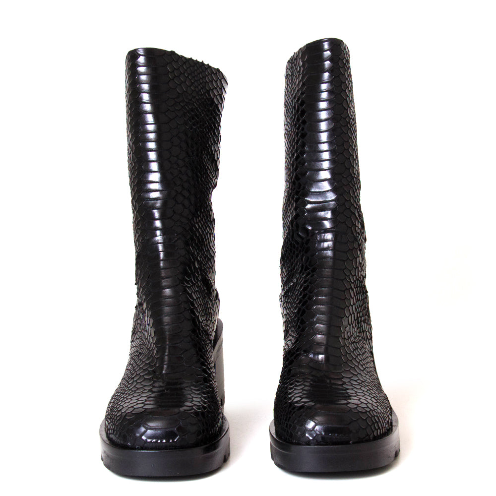 Strategia A5473-T. Women's 2⅞ inch heel black leather boot. Made in Italy.