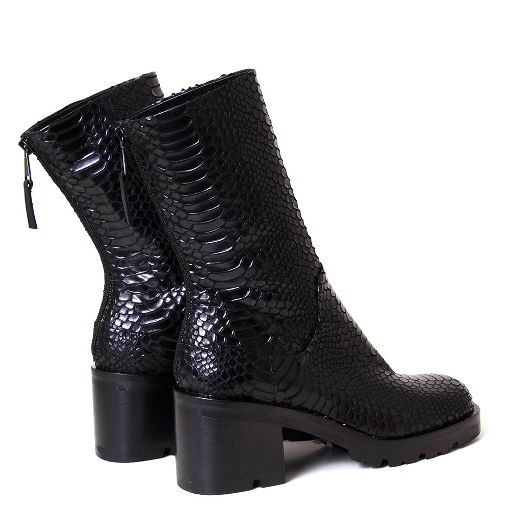 Strategia A5473-T. Women's 2⅞ inch heel black leather boot. Made in Italy.