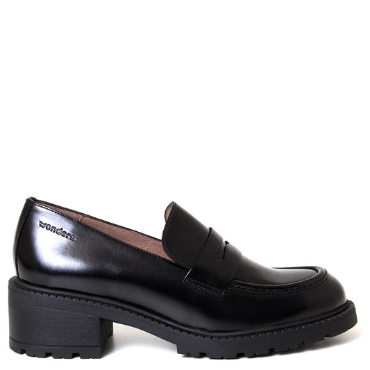 Wonders D-1401 Eclipse. Women's black leather 2"heel loafer pump.