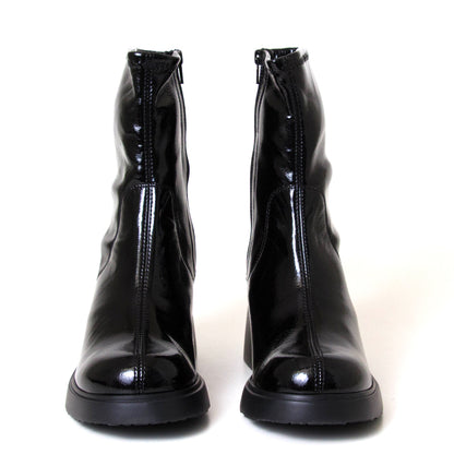 Wonders E-7102 Maya. Women's black patent leather 2⅜"heel platform boot.