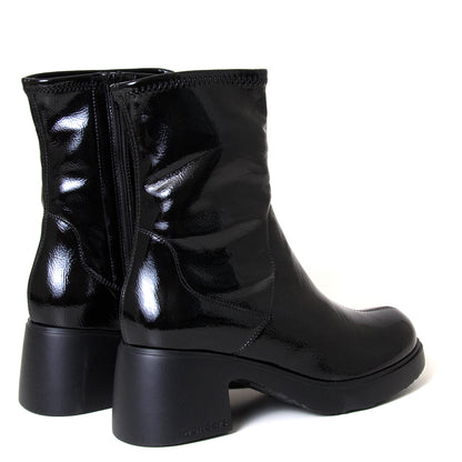 Wonders E-7102 Maya. Women's black patent leather 2⅜"heel platform boot.