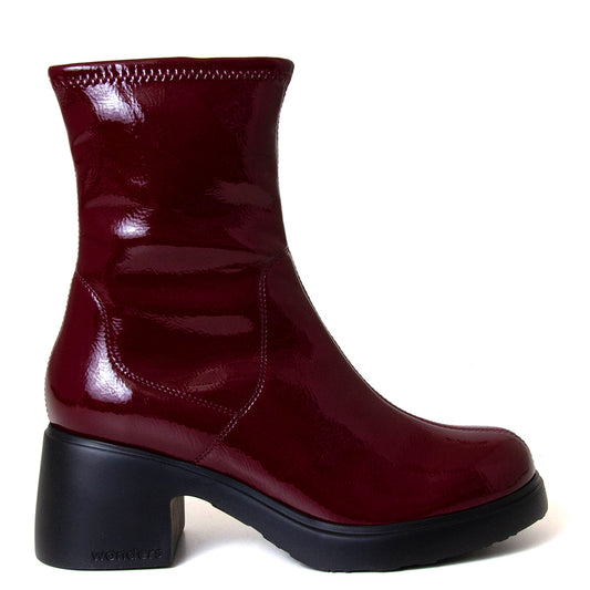 Wonders E-7102 Maya. Women's red patent leather 2⅜"heel platform boot.