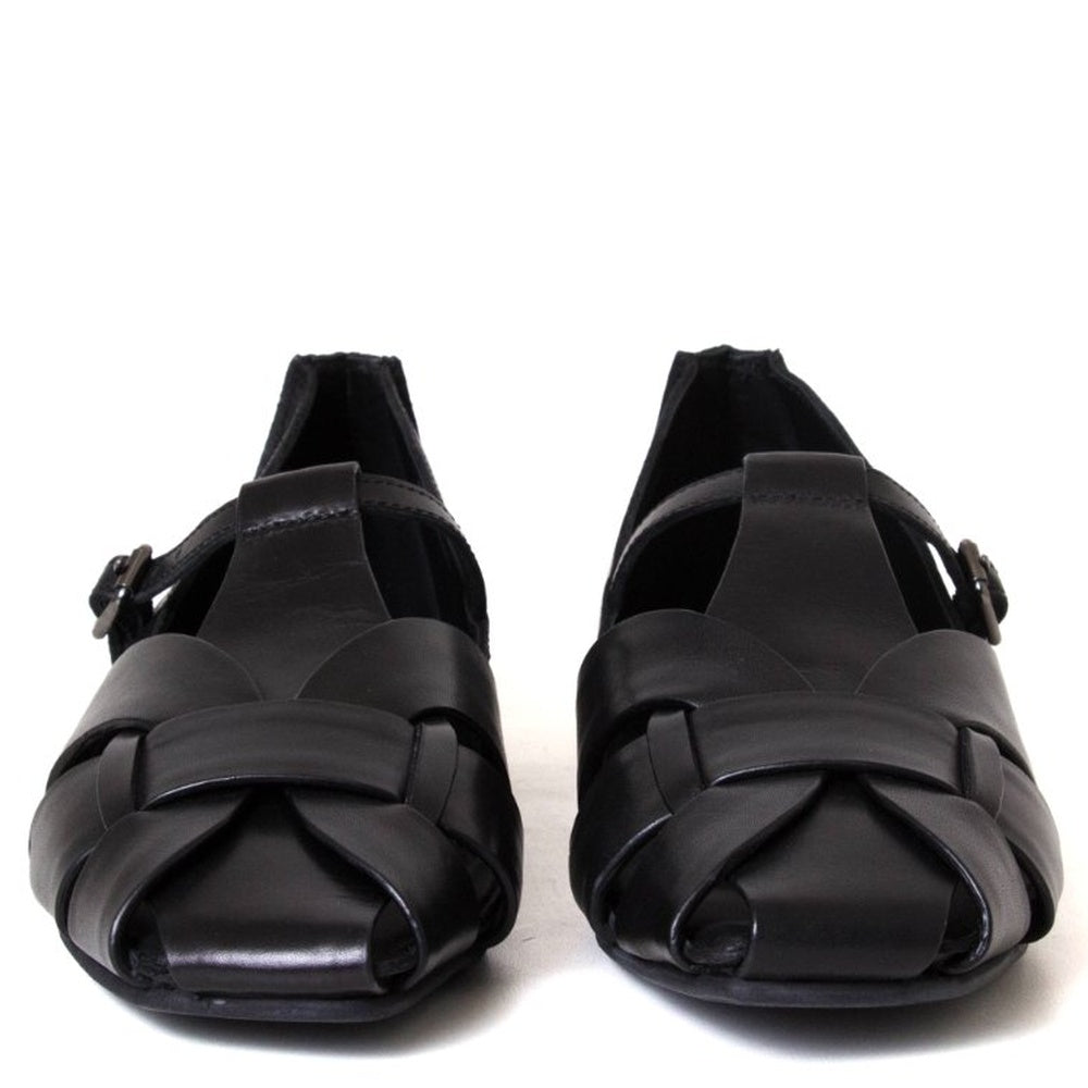 Hana Women's Leather Closed-Toe Sandal