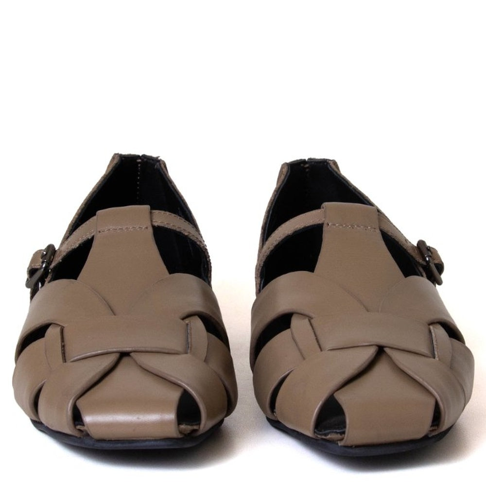 Hana Women's Leather Closed-Toe Sandal