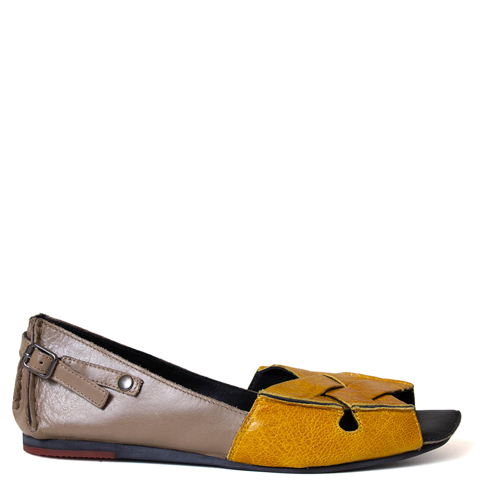 Nari Women's Leather Flat